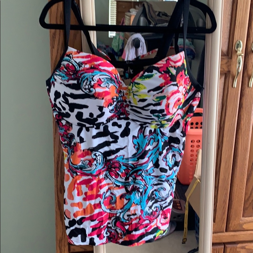 Land Bryant Cacique Swim top EUC Size 38 H